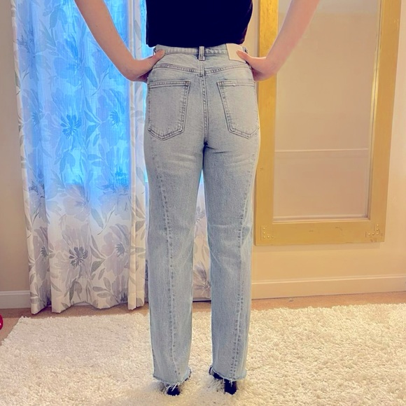 Aritzia Denim Forum 'The Arlo High Rise Straight'. Size 26. Like New. - Picture 4 of 14